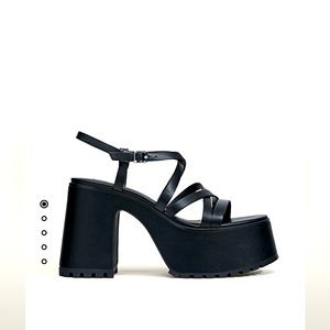 *ISO* Stradivarius Platform Sandals